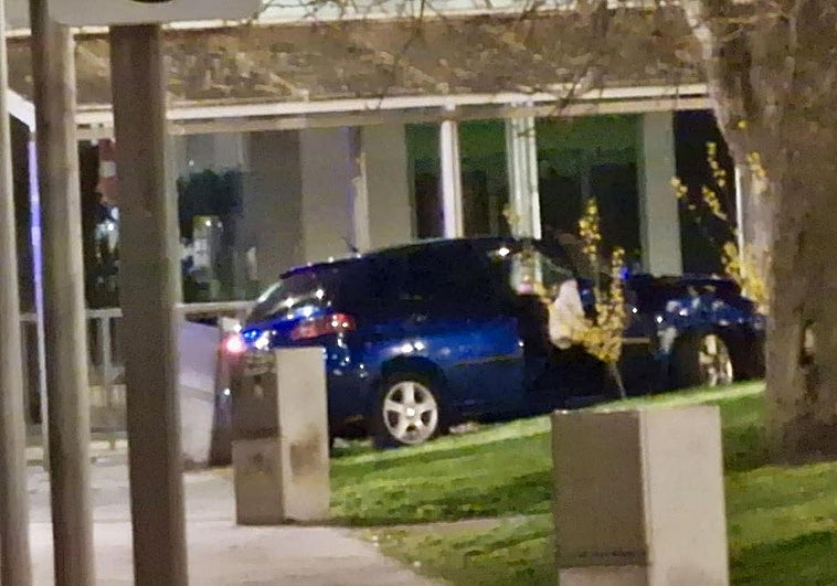 Se empotra contra un árbol en Jardinillos y cuadruplica la tasa de alcohol permitida